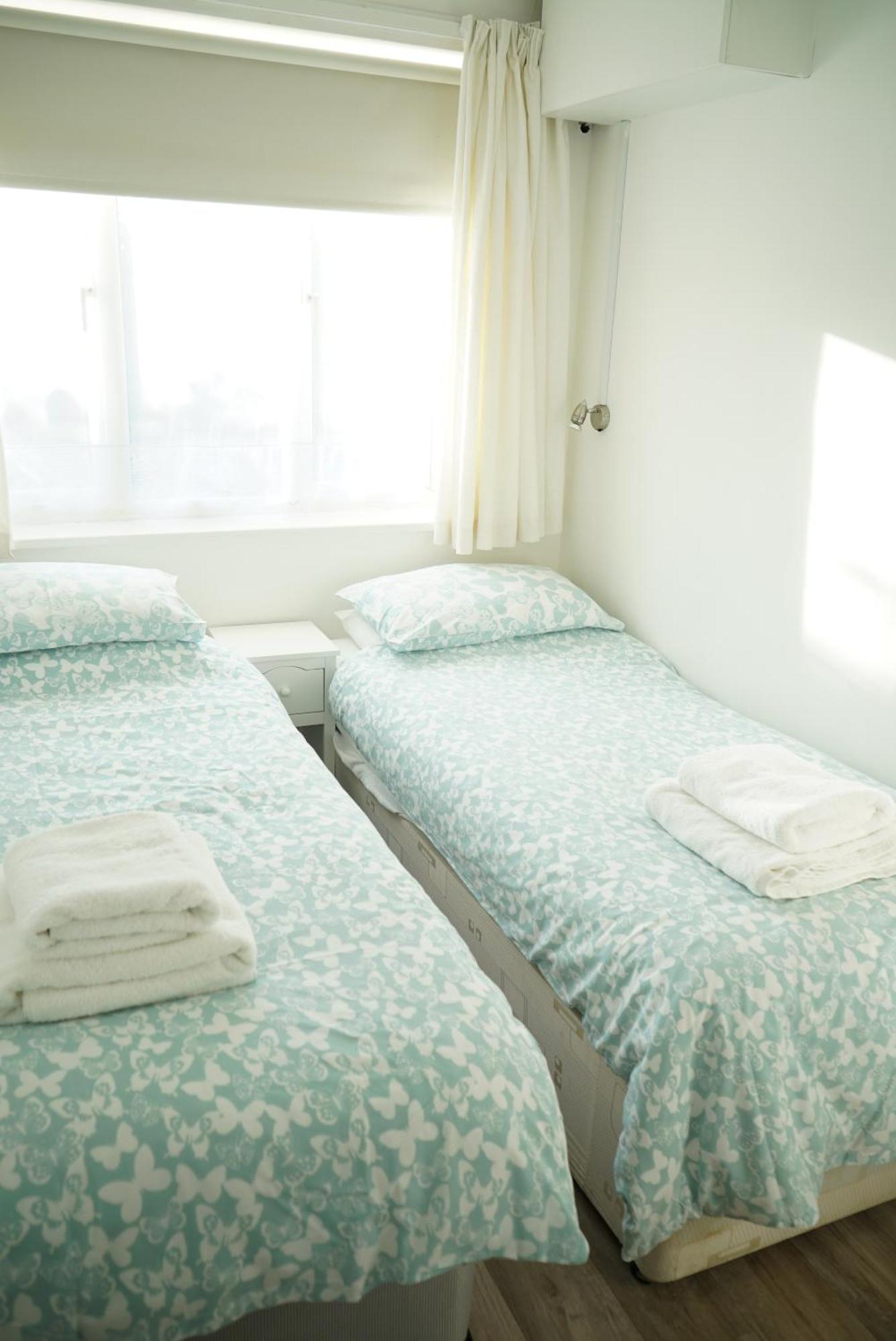 Golden Acre Jurassic Coastal ,eype Holiday home