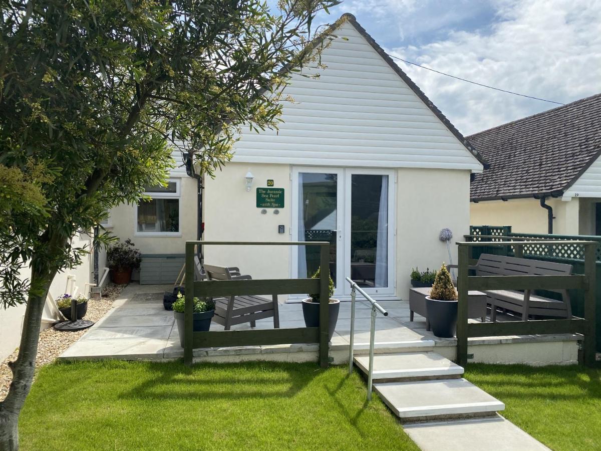Golden Acre Jurassic Coastal ,eype Holiday home *