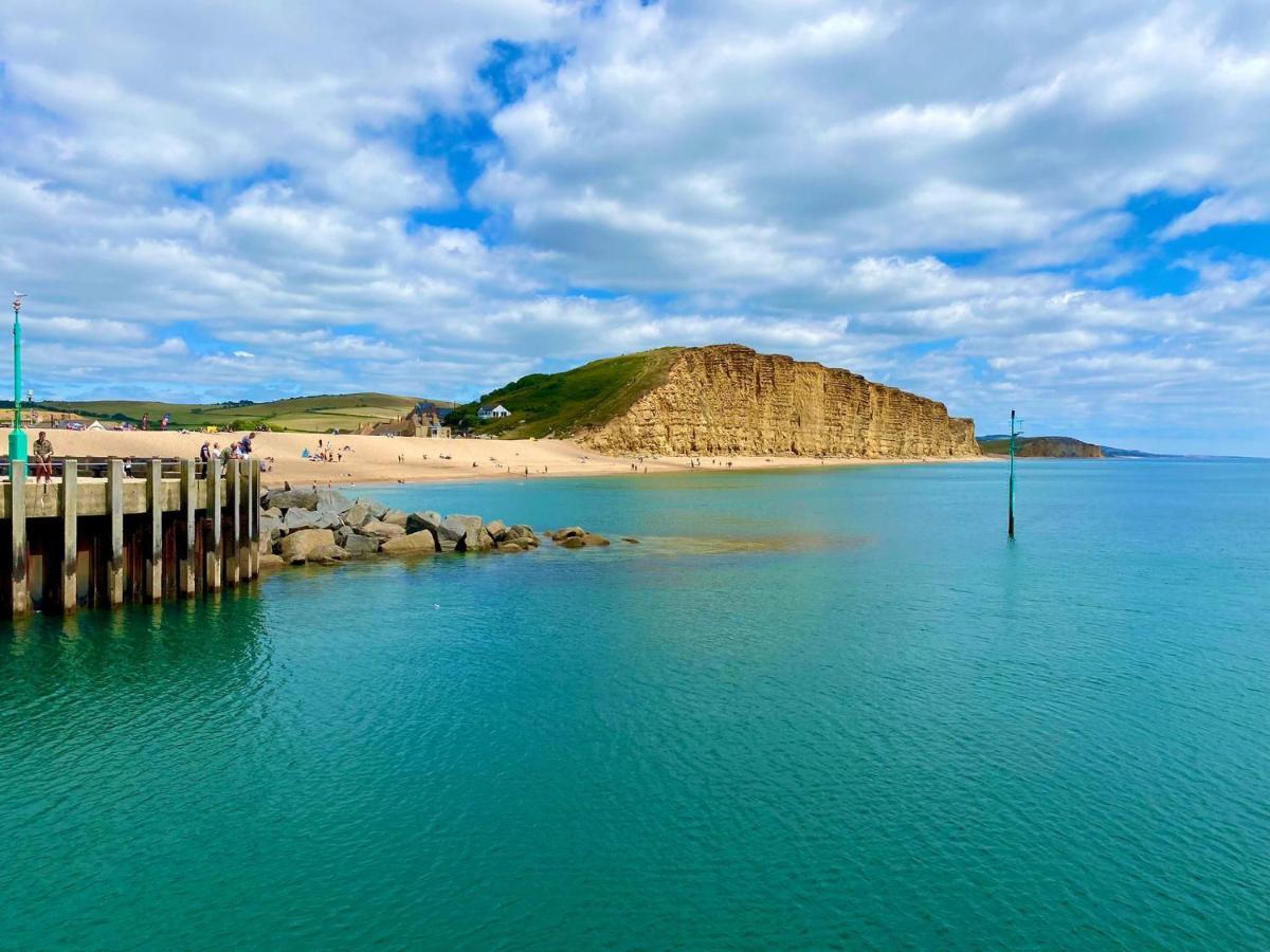 Golden Acre Jurassic Coastal ,eype Holiday home *